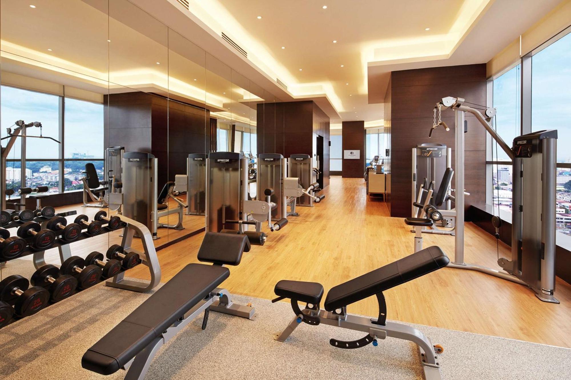 Hotel Doubletree By Hilton Melaka Exterior foto The gym at the hotel