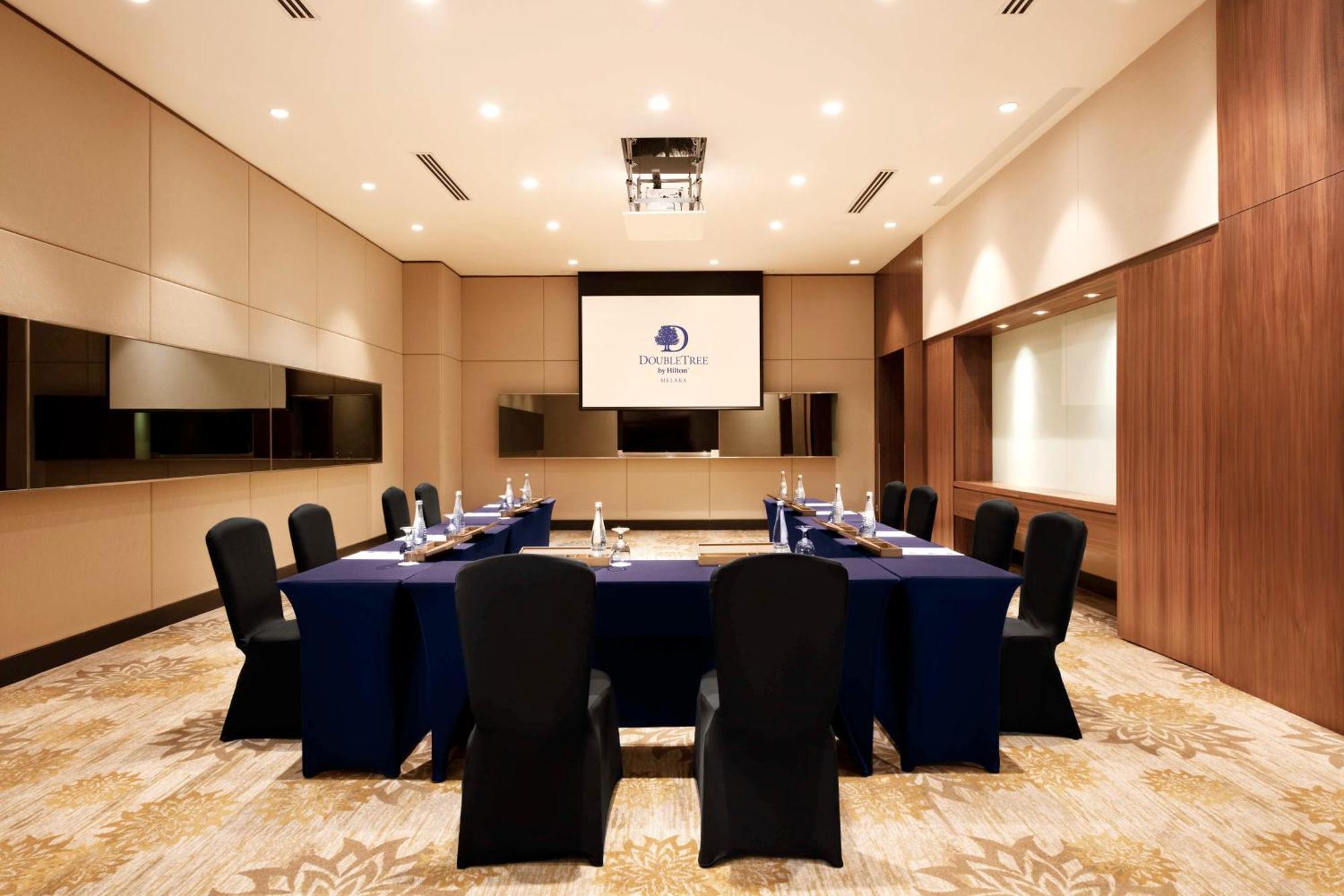 Hotel Doubletree By Hilton Melaka Exterior foto Meeting room
